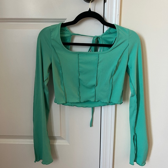 Green Tie Back Lettuce Top - Picture 3 of 6